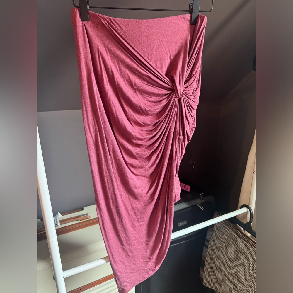 Asymmetrical skirt